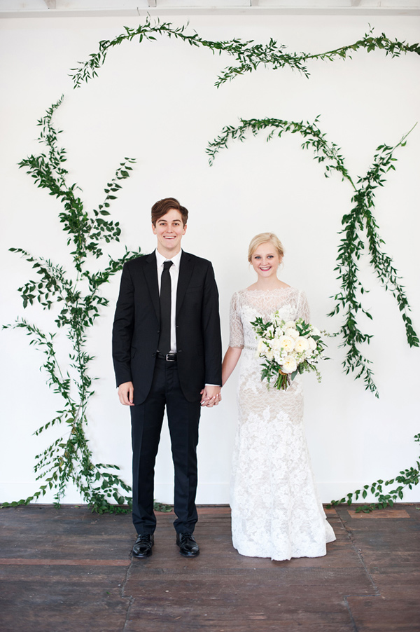 Ruffled - photo by http://www.kristinacurtisphotography.com - http://ruffledblog.com/diy-vine-wall-backdrop